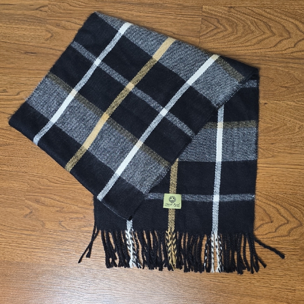 MAN OF ARAN IRELAND PLAID SCARF Black Gray Tan White